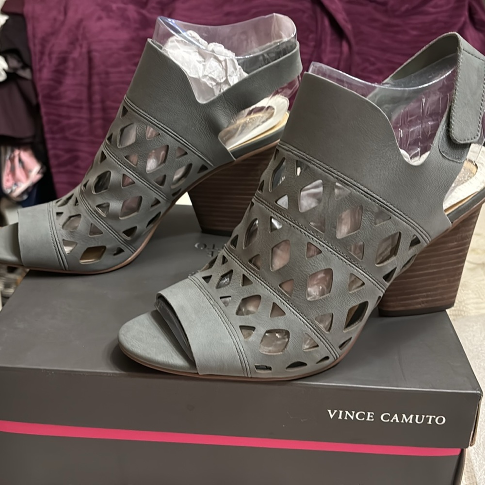 Vince Camuto, Deverly, size 11, leather peep toe heels booties
